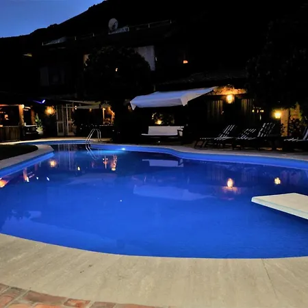 Sis Holiday Villa *